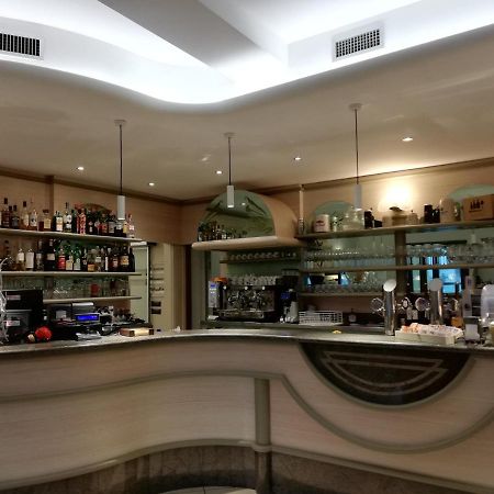 Albergo Villa Eva Костермано Екстериор снимка