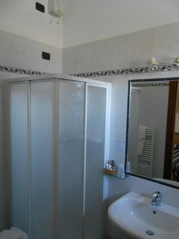 Albergo Villa Eva Костермано Екстериор снимка