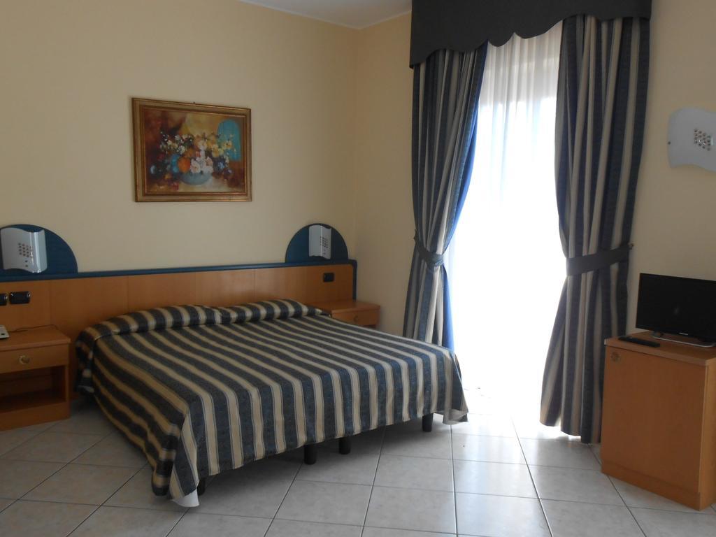 Albergo Villa Eva Костермано Екстериор снимка