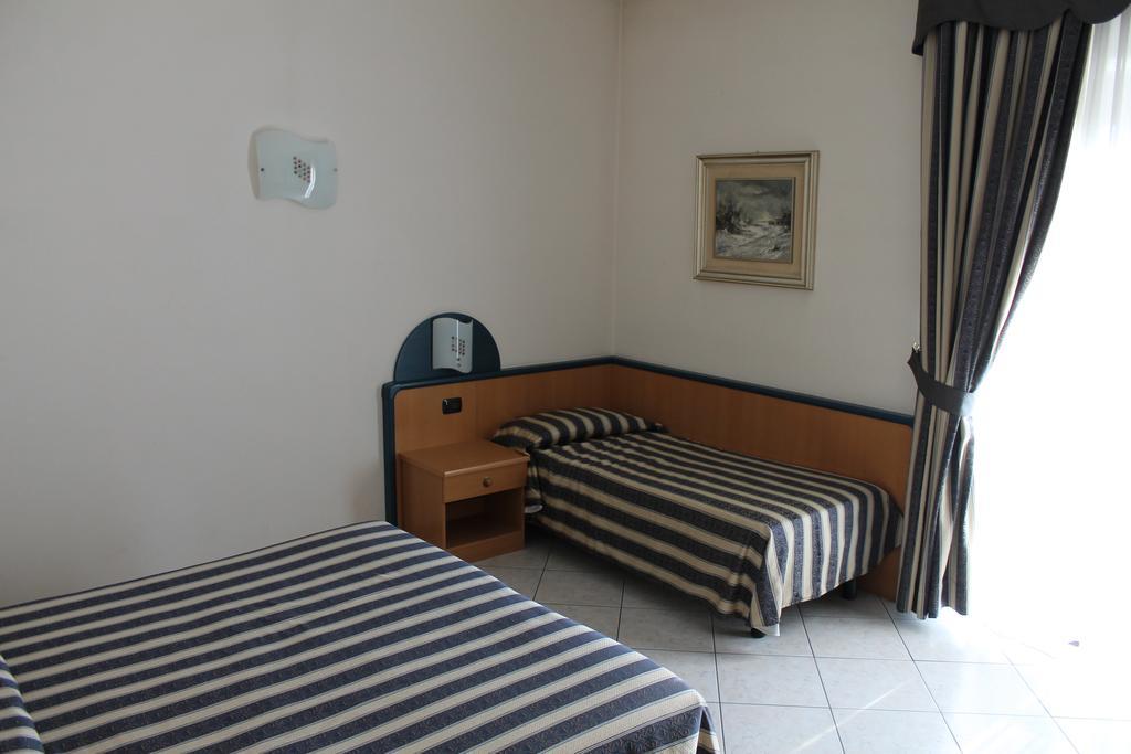 Albergo Villa Eva Костермано Екстериор снимка