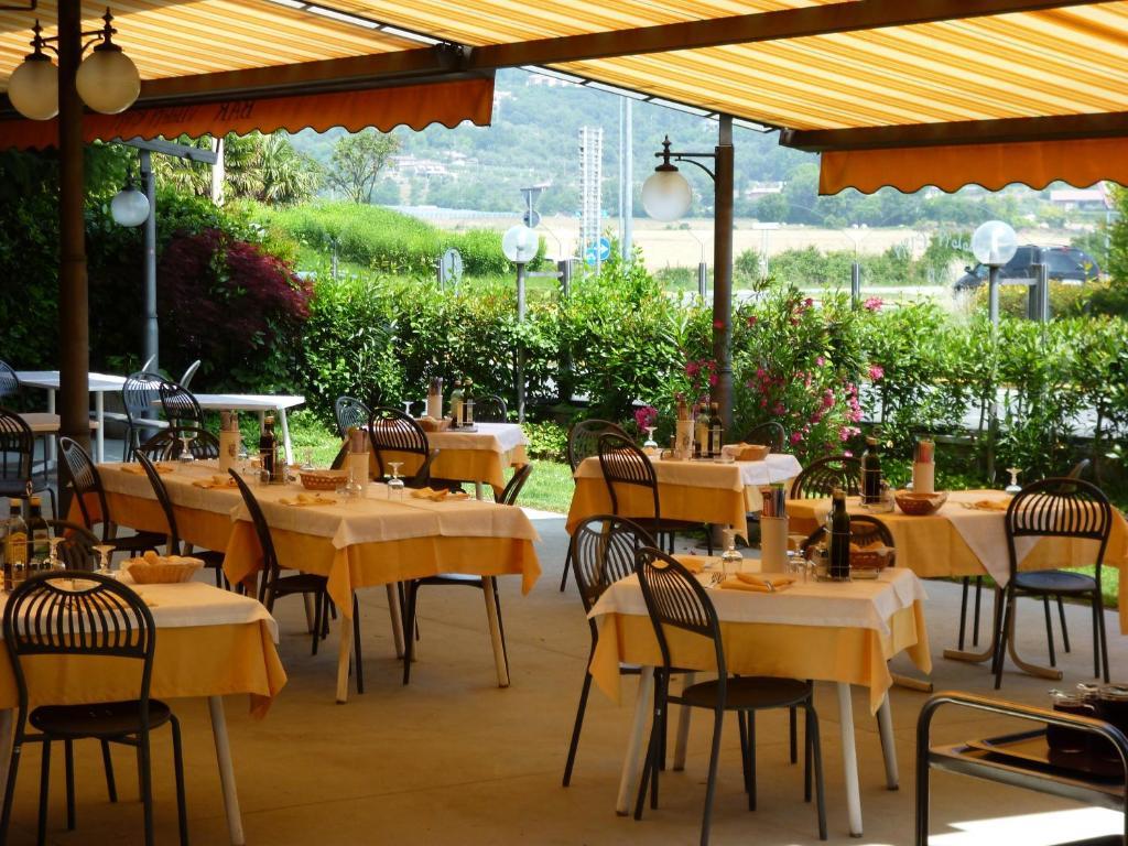 Albergo Villa Eva Костермано Екстериор снимка