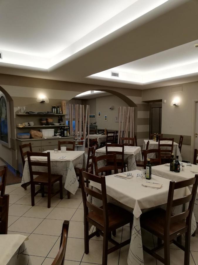 Albergo Villa Eva Костермано Екстериор снимка