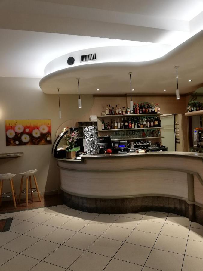 Albergo Villa Eva Костермано Екстериор снимка